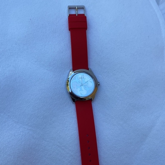 NEW GUESS LADIES SILVER TONE CASE RED SILICONE WATCH - Picture 3 of 4